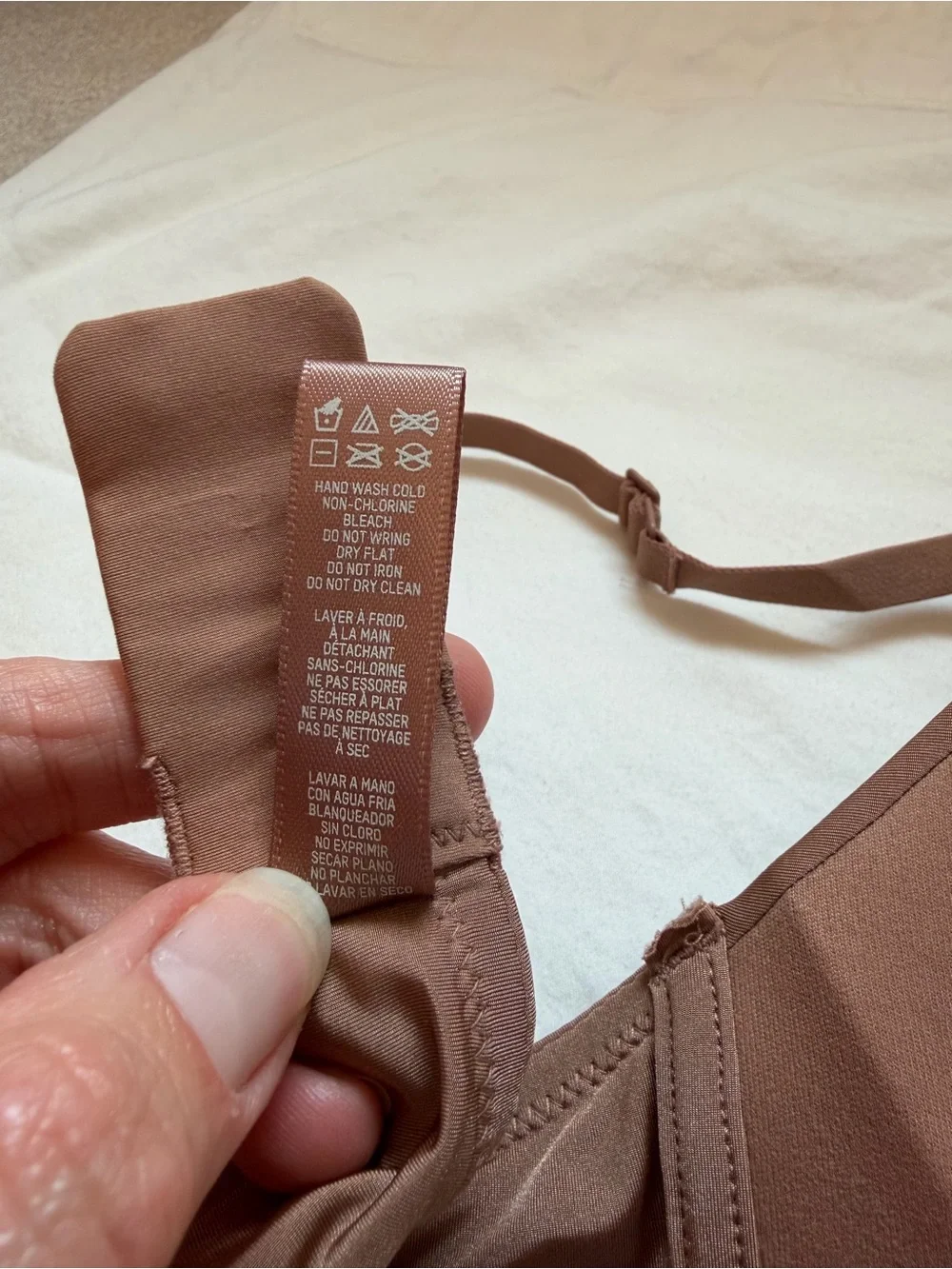 SKIMS Wireless T-Shirt Bra 36B Brown Nude Lightly Lined Adjustable Straps
